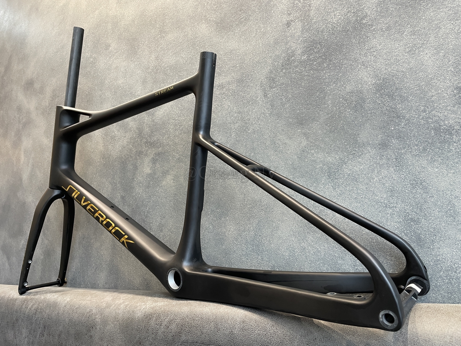 Khung xe đạp minivelo Silverock Stream 20' Thru Axle, chất liệu Carbon