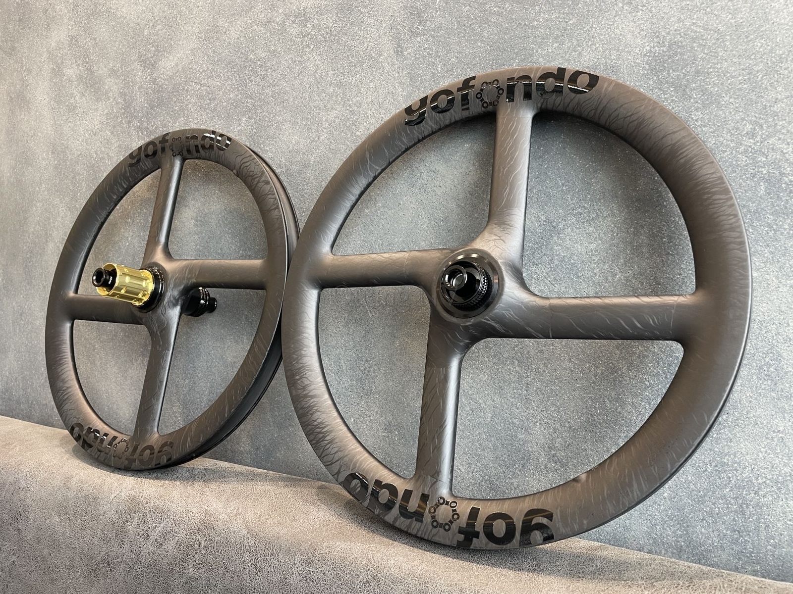 Vành xe đạp Gofondo 16'(349) Thru Axle (74/142mm), 4 đao, phanh đĩa, chất liệu Carbon dùng cho model xe Java Neo
