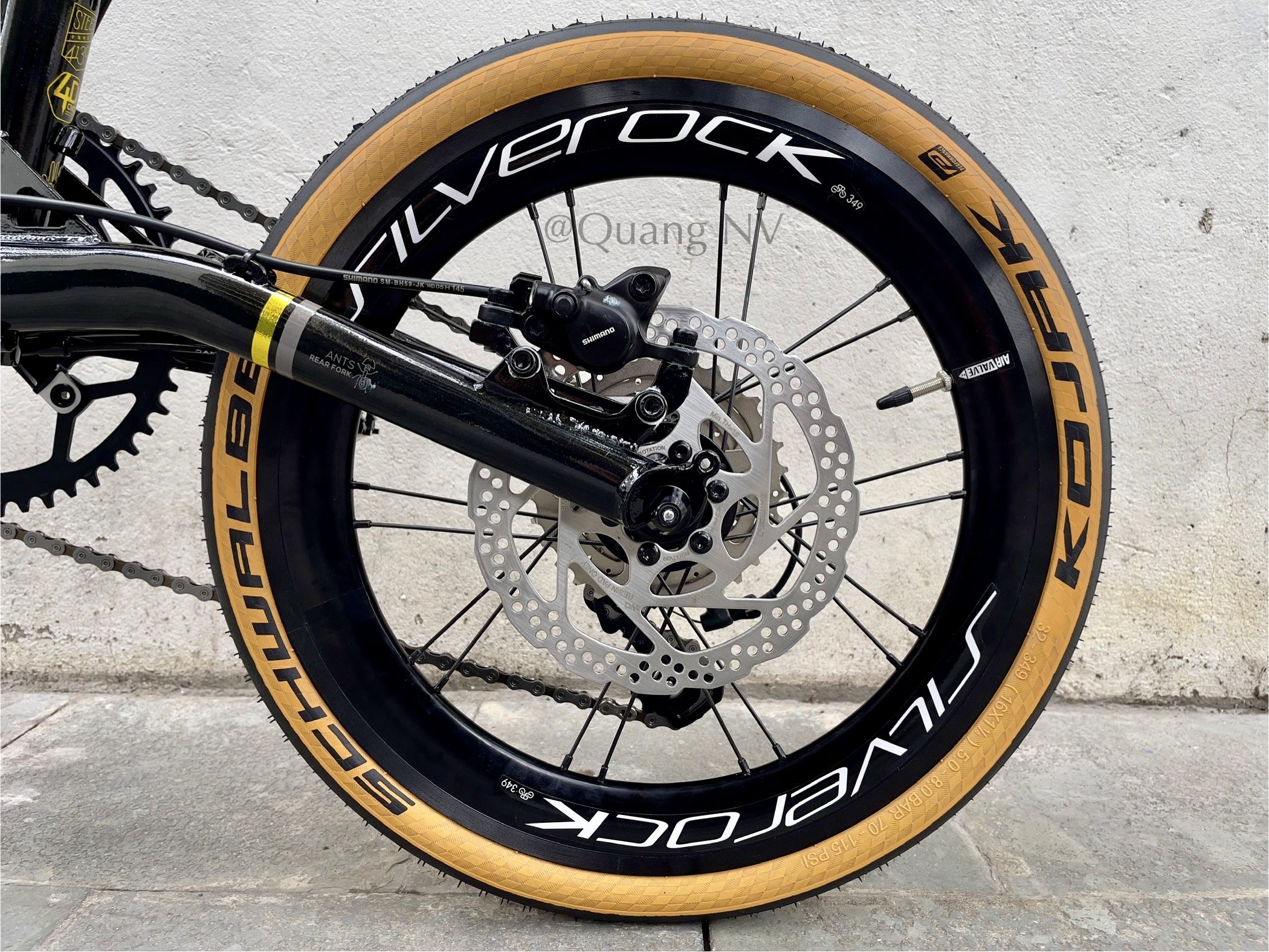 Xe đạp gấp ráp theo yêu cầu Fnhon Gust 16' phanh đĩa màu Đen ánh kim cổ cong