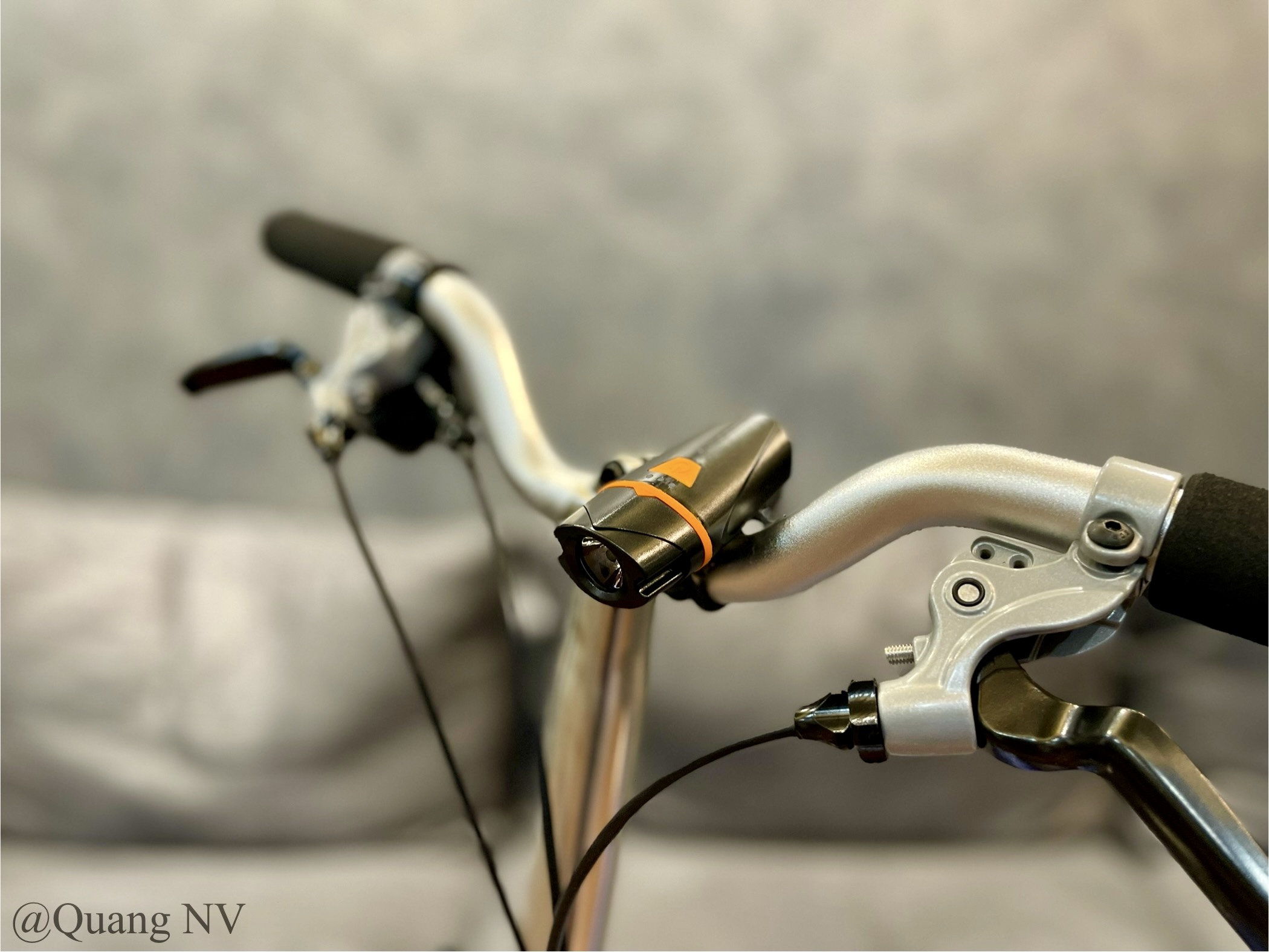 Đèn pin chiếu sáng NQY 0111