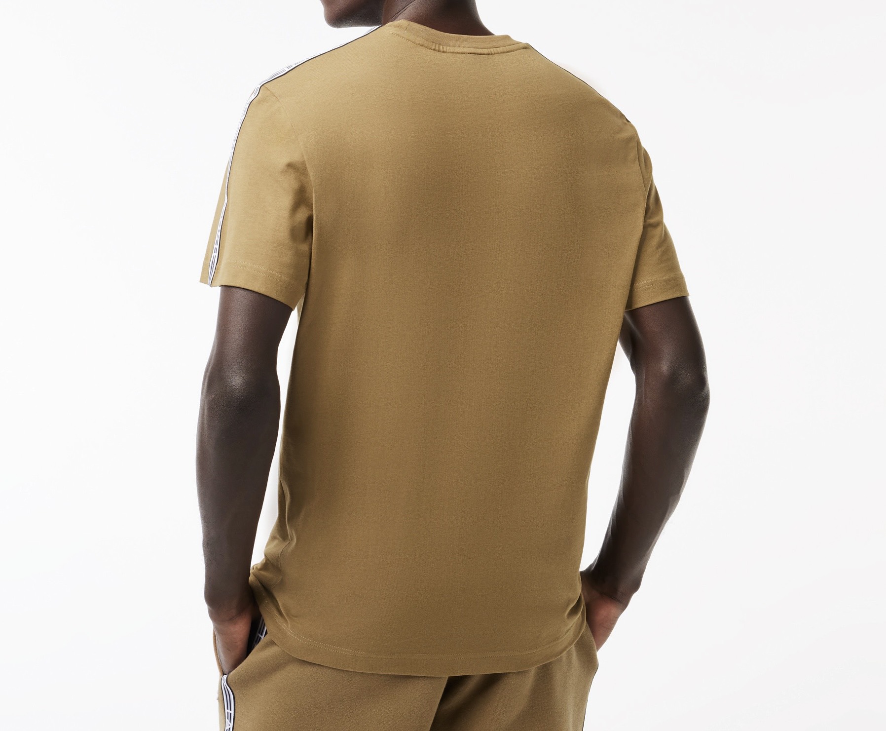 Áo Thun Lacoste Nam Viền Vai Dáng Regular TH5071-00-SIX Màu Nâu