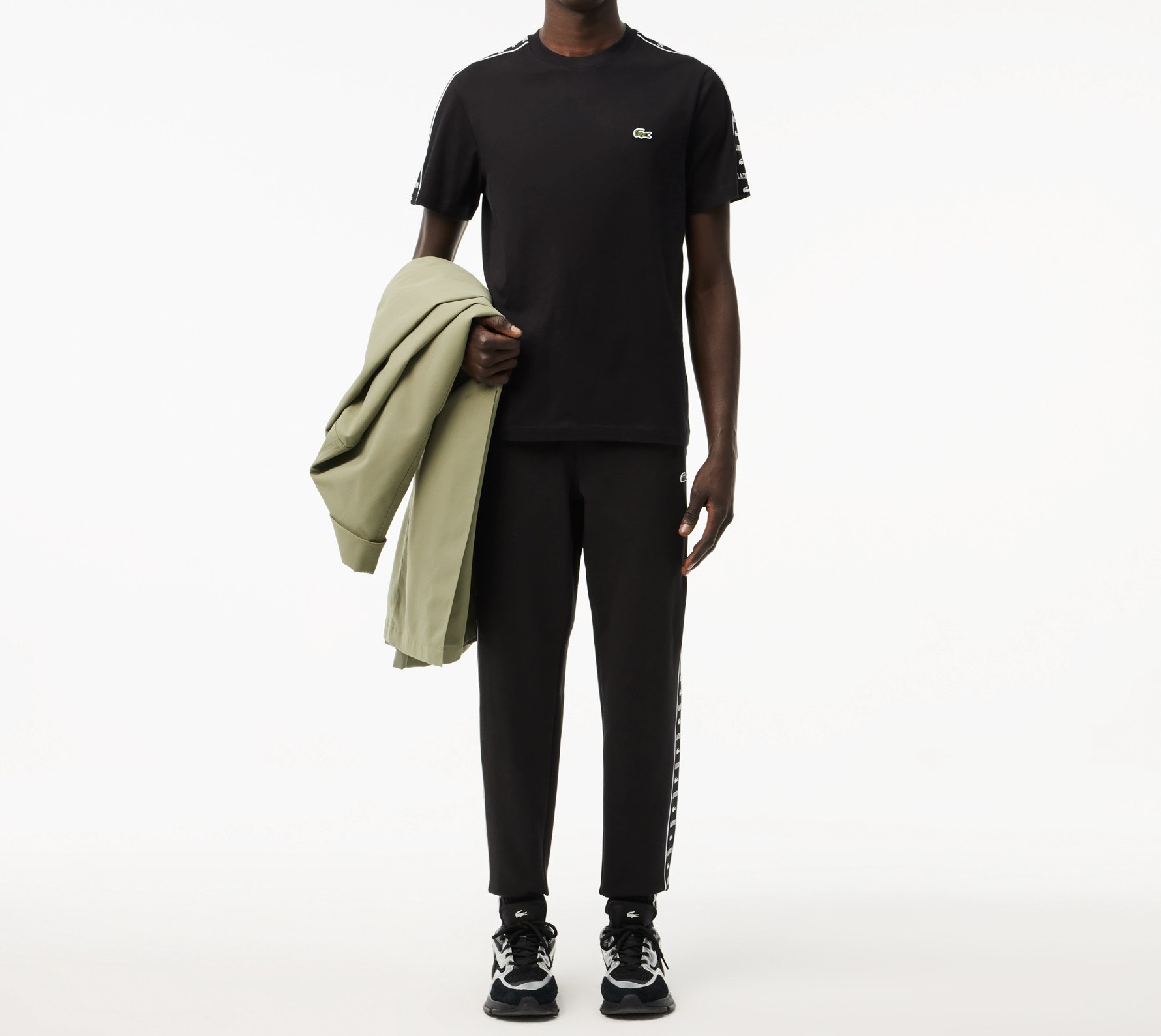 Áo Thun Lacoste Nam Viền Vai Dáng Regular TH7404-00-031 Màu Đen