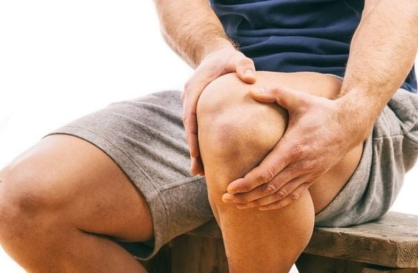 co-nen-su-dung-dung-cu-ho-tro-khop-khi-tap-the-thao