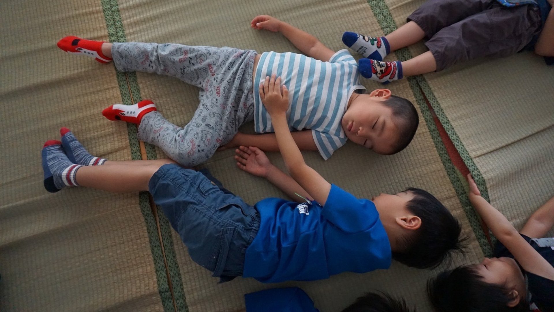 Điều Chỉnh Giấc Ngủ Cho Trẻ Trước Khi Tựu Trường Hiệu Quả