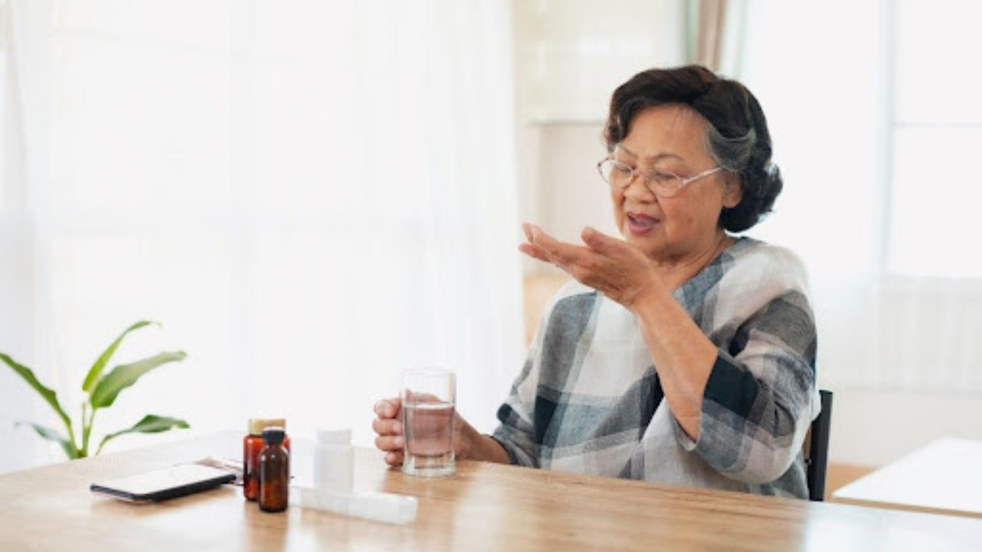 Những Ai Không Nên Uống Sữa Ong Chúa? 8 Đối Tượng Cần Tuyệt Đối Tránh Xa