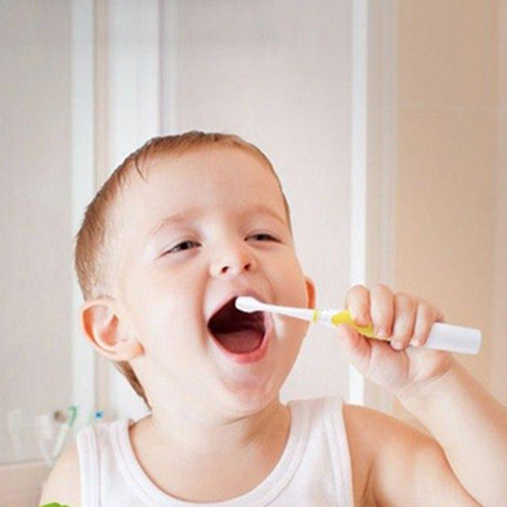 Hình ảnh đối tượng sử dụng sản phẩm kem đánh răng thuần chay Orgabebe HA Toothpaste Step 1