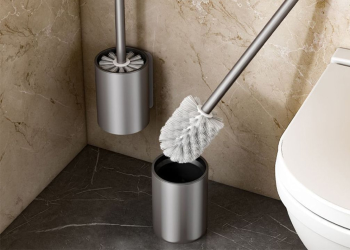 Chổi Cọ Toilet: “Nằm đất” hay “Leo tường” mới xịn?