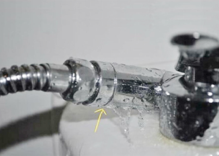 Bị rò rỉ nước ở các mối nối