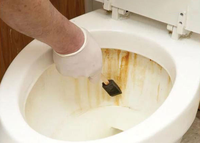 Nguyên Nhân Gây Vết Ố Vàng Trên Bồn Cầu
