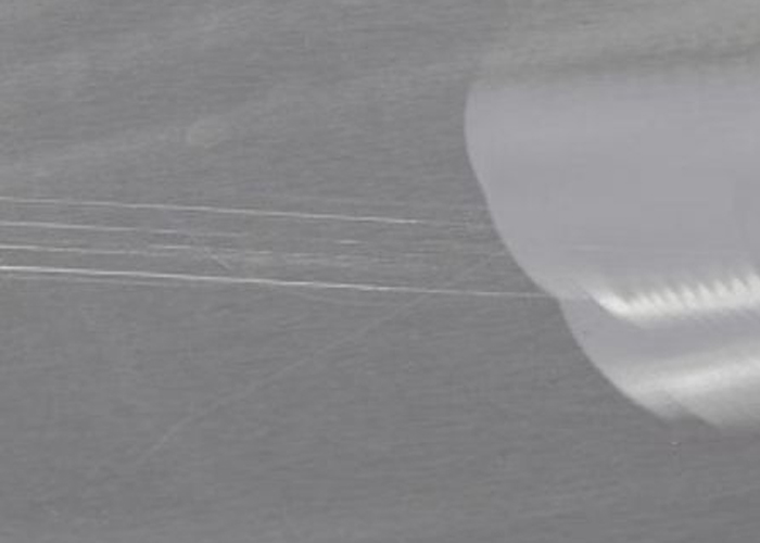 Inox bị xước do va chạm với các vận dụng sắc nhọn