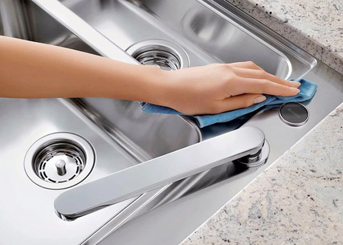 vệ sinh định kì để inox luôn được sáng bóng