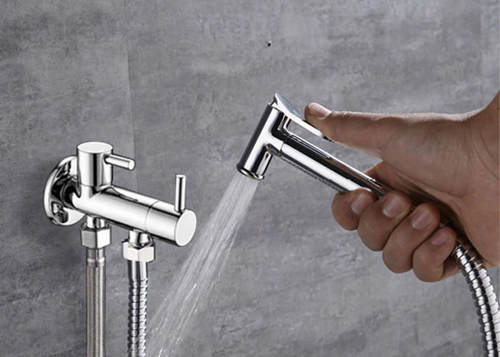 CÁC YẾU TỐ QUYẾT ĐỊNH GIÁ VÀ CHẤT LƯỢNG VÒI XỊT