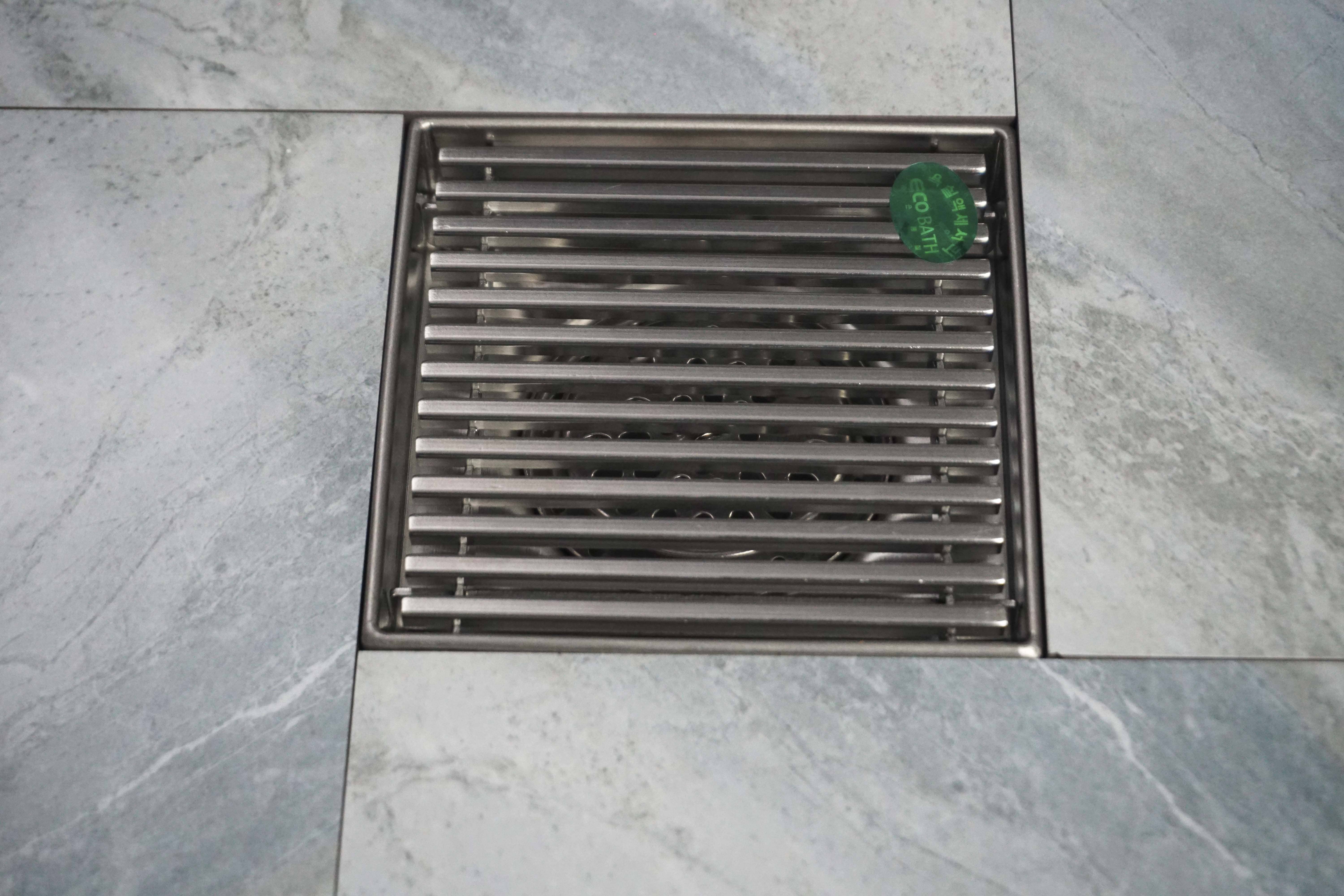 Ga thoát sàn EcoBath EC1070B màu inox bóng