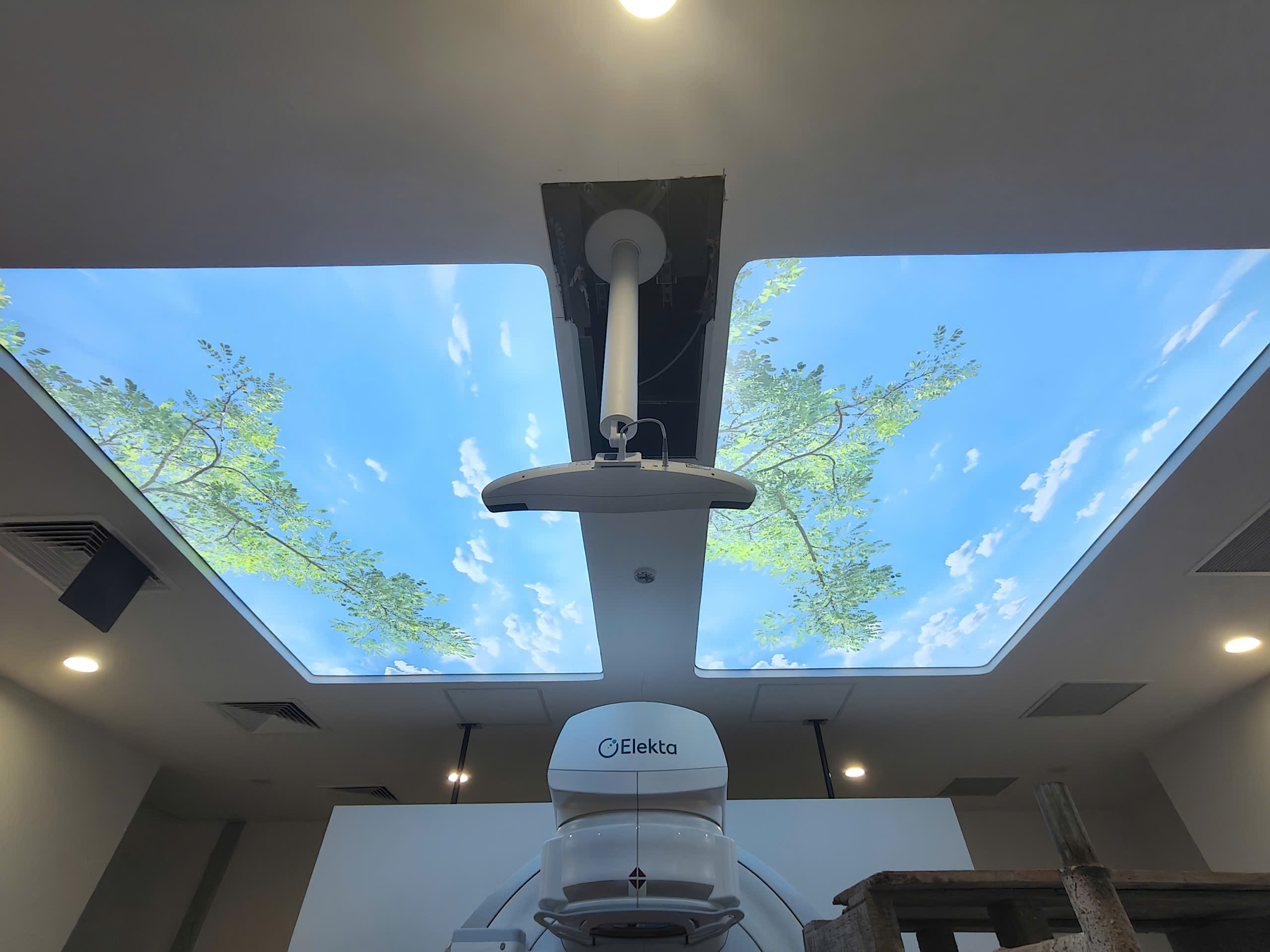 Ứng Dụng Đèn LED Aqtech Trong Trần Xuyên Sáng – Giải Pháp Chiếu Sáng Thẩm Mỹ & Hiện Đại