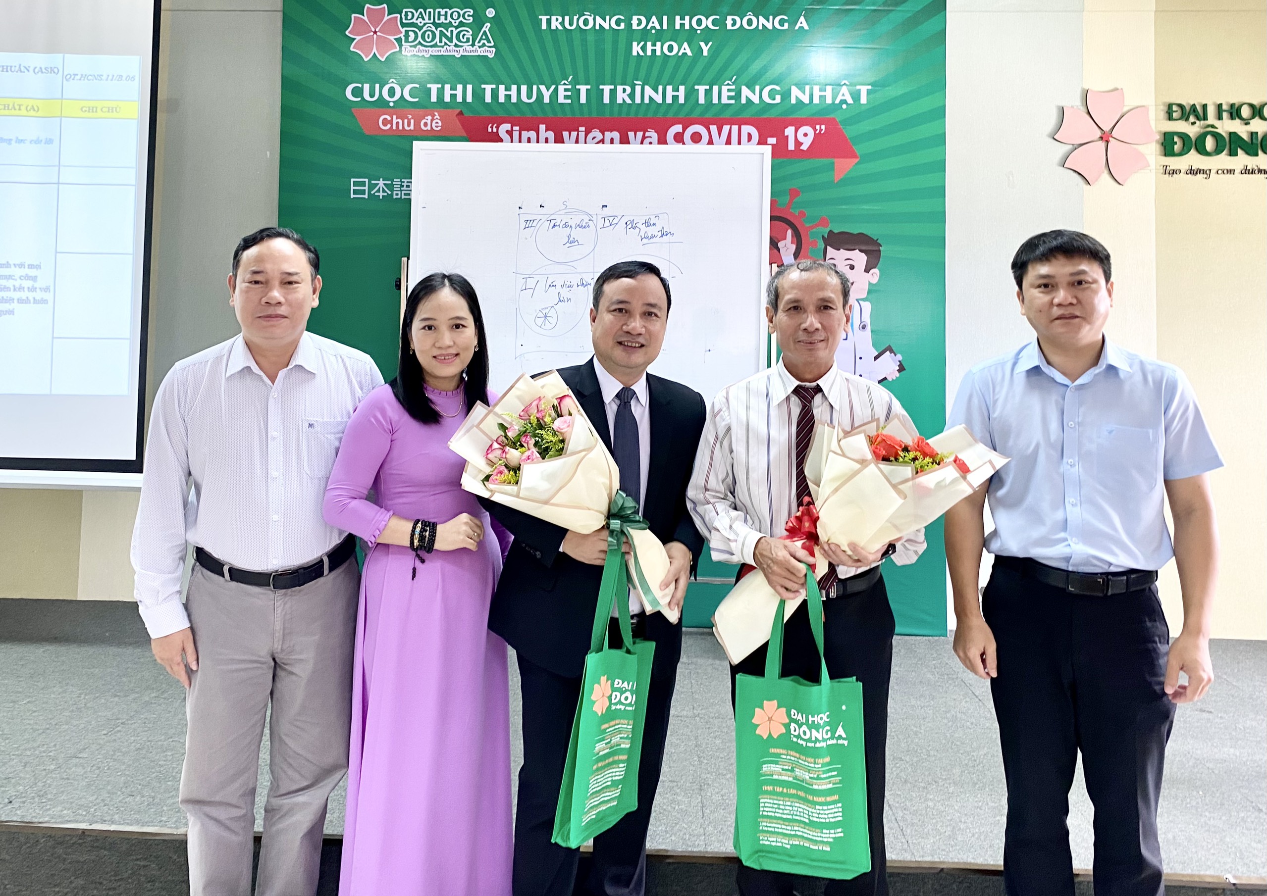 TGĐ NGUYỄN CÔNG LÂM CHIA SẺ TẠI HỘI THẢO HƯỚNG NGHIỆP DƯỢC TRƯỜNG ĐẠI HỌC ĐÔNG Á