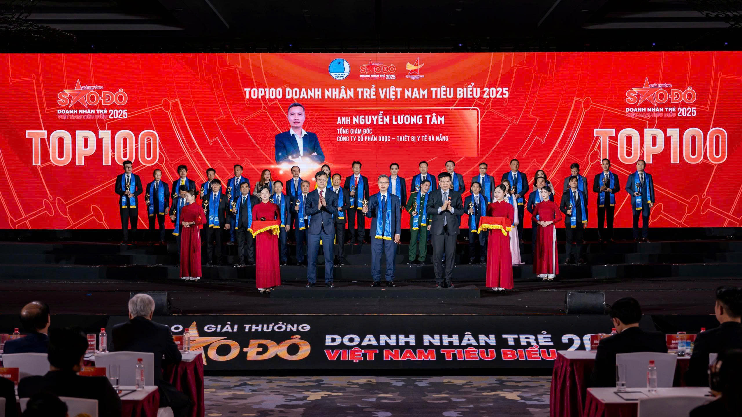 CHÚC MỪNG TỔNG GIÁM ĐỐC DAPHARCO ĐƯỢC VINH DANH TẠI GIẢI THƯỞNG SAO ĐỎ – DOANH NHÂN TRẺ VIỆT NAM TIÊU BIỂU 2025