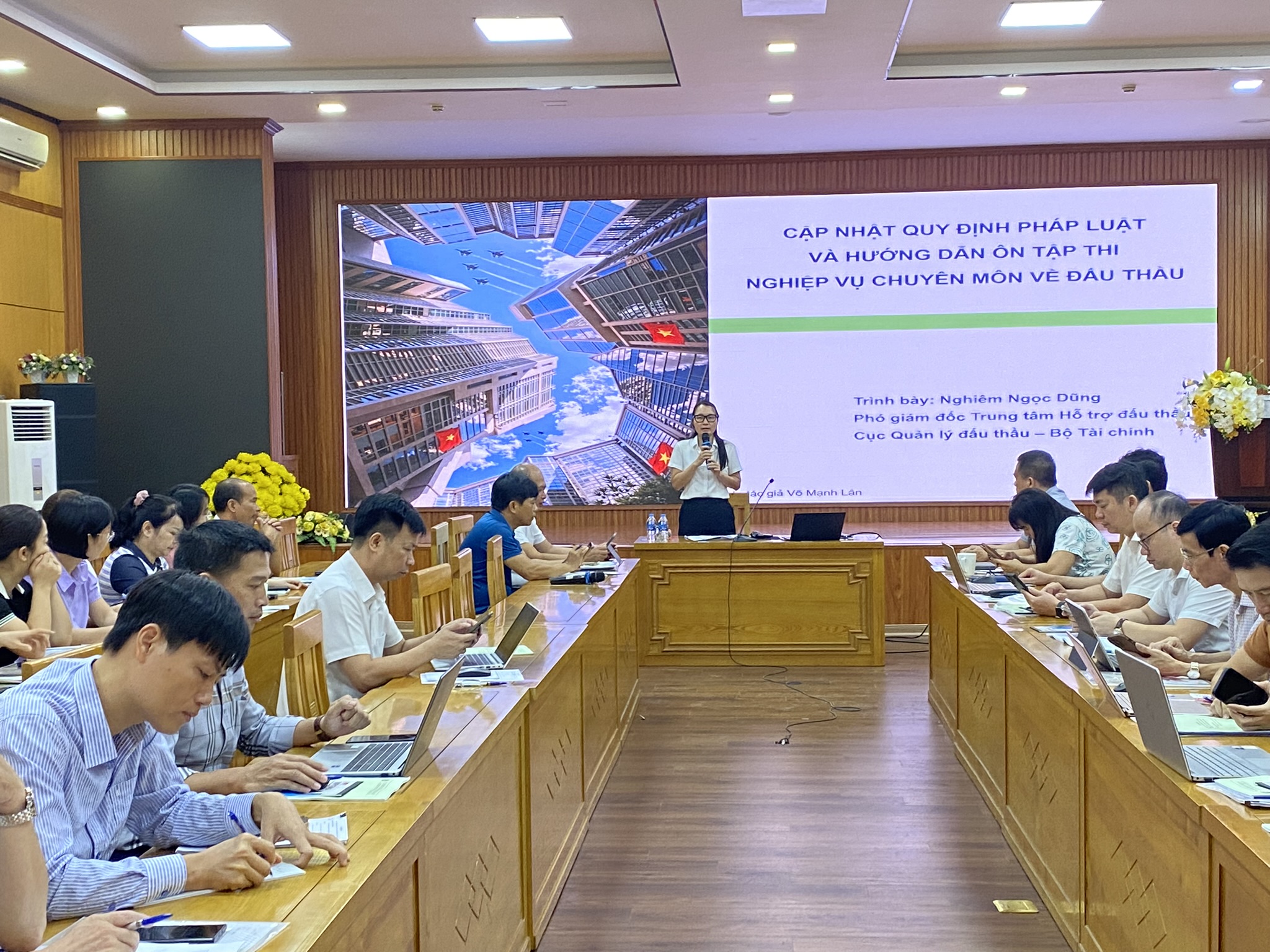 Bồi dưỡng kiến thức nghiệp vụ chuyên môn về đấu thầu phục vụ kỳ thi sát hạch cấp chứng chỉ nghiệp vụ chuyên môn về đấu thầu