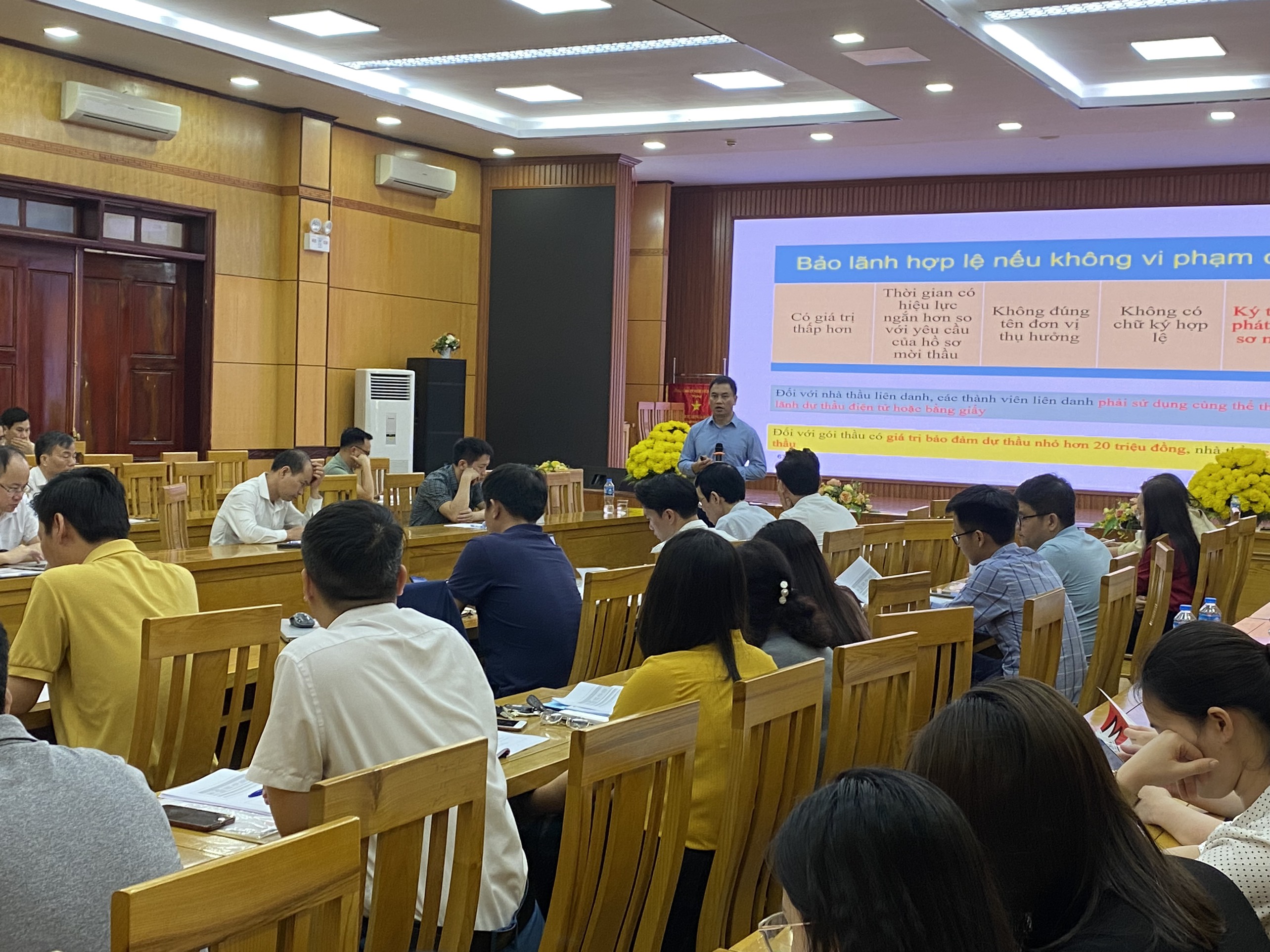 Luật Đấu thầu số 22/2023/QH15 và các VB hướng dẫn thi hành; Nghị định số 35/2023/NĐ-CP: Sửa đổi, bổ sung một số điều của các Nghị định thuộc lĩnh vực quản lý Nhà nước của Bộ Xây dựng