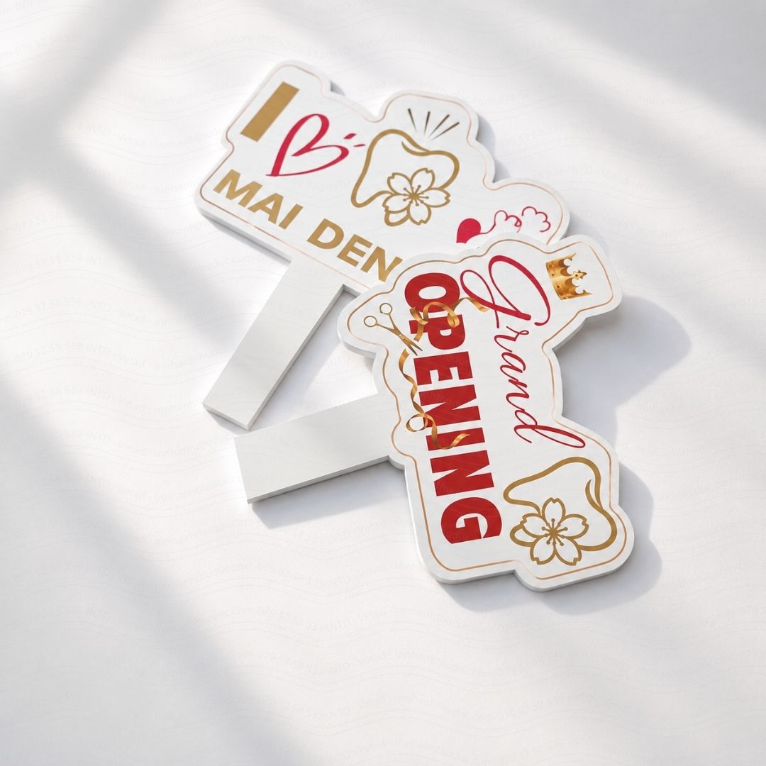 Hashtag Cầm Tay: Phụ Kiện "Must-Have" Trong Ngày Khai Trương