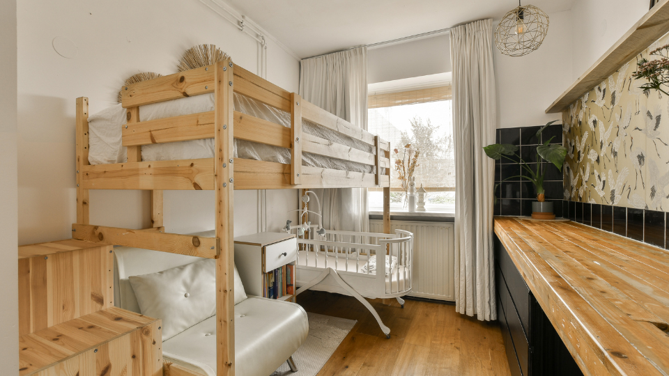 Có nên làm giường tầng cho bé không? Ưu điểm và nhược điểm của giường tầng