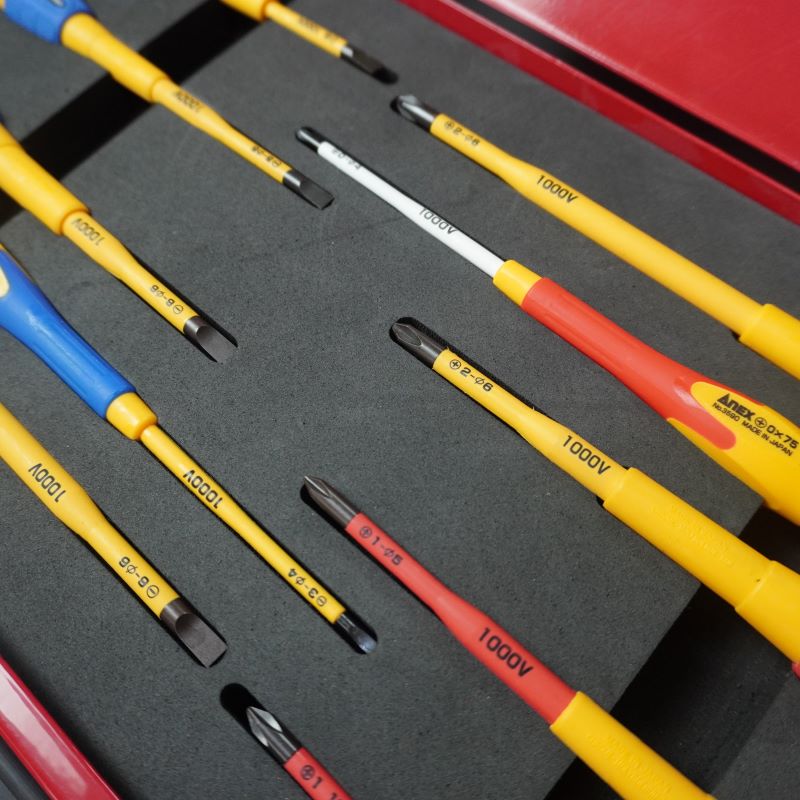 Vì sao thợ điện chuyên nghiệp nên sở hữu bộ tô vít cách điện 1000V Anex HXT-10AN Nhật Bản?