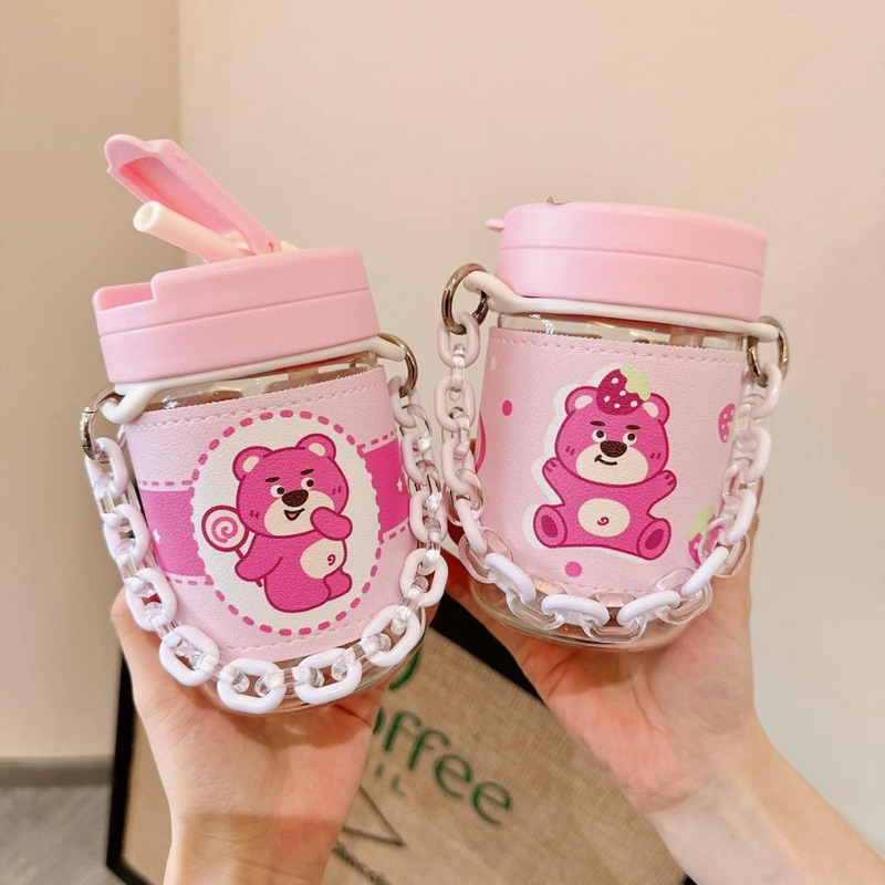 Bình Nước Gấu Dâu Lotso Kèm bóc Da Và Dây Đeo Bình Nước Cao Cấp 400ml Chống Đổ Nước