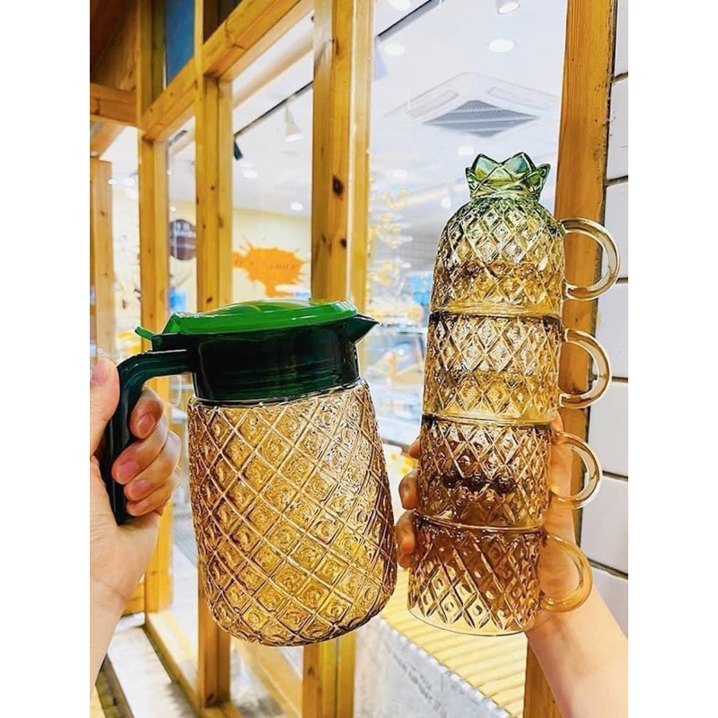 Set Bình Thuỷ Tinh Hoạ Tiết Dứa Siêu Xinh 1 Bình Kem 4 Ly Màu Hổ Phách Set Bình Tặng 4 Cốc Thích Hợp Làm Quà Tặng
