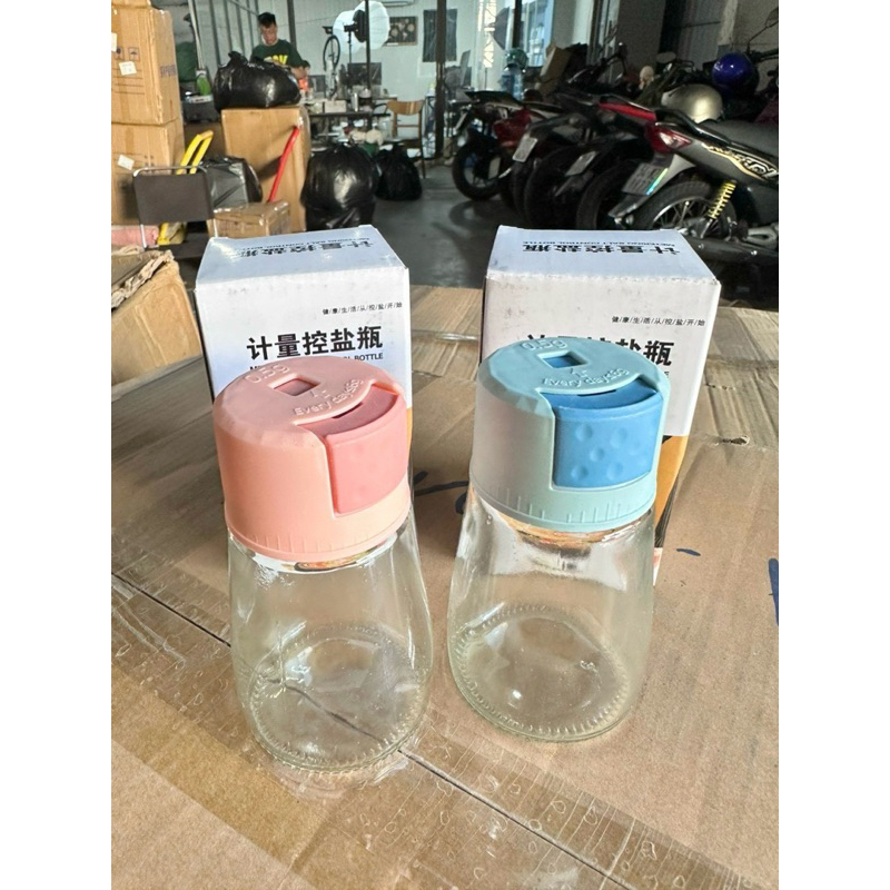 Lọ Đựng Gia Vị Thuỷ Tinh Nắp Màu Hũ Đựng Gia Vị Thông Minh Có Nút Bấm Tiện Lợi