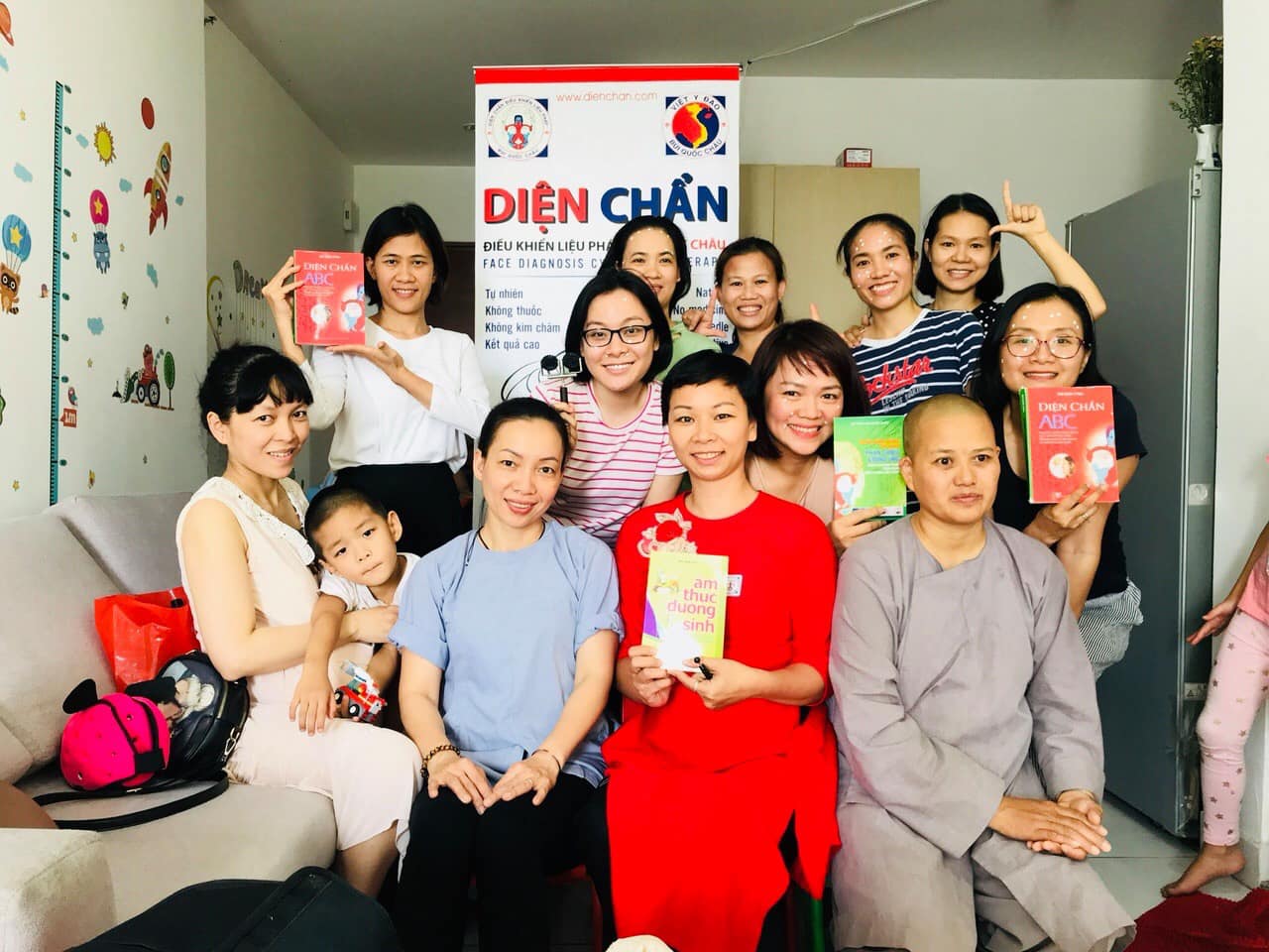 Lớp Diện Chẩn mẹ và bé