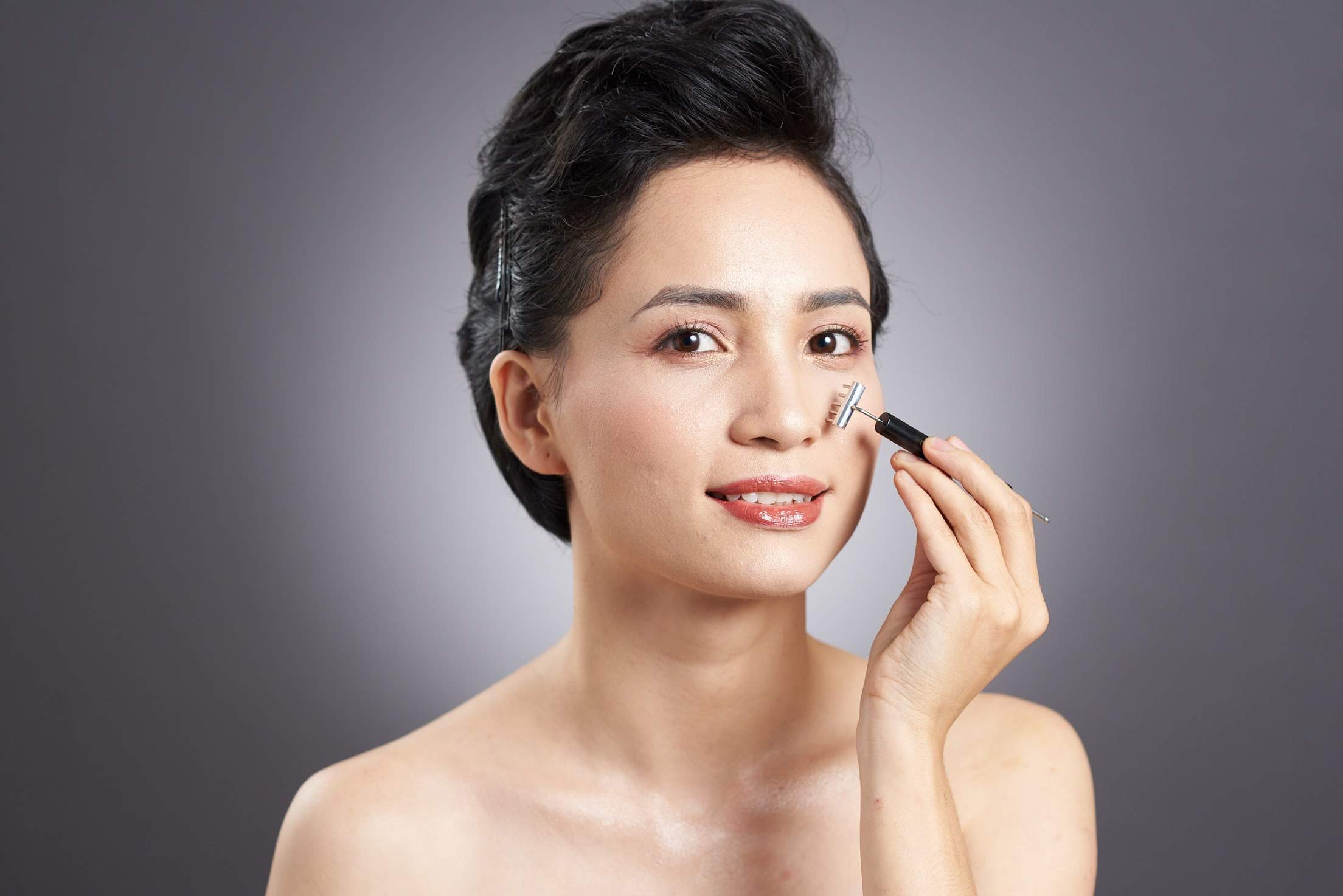 Cách rửa mặt trị mụn trứng cá theo cách Dien Chan Beauty