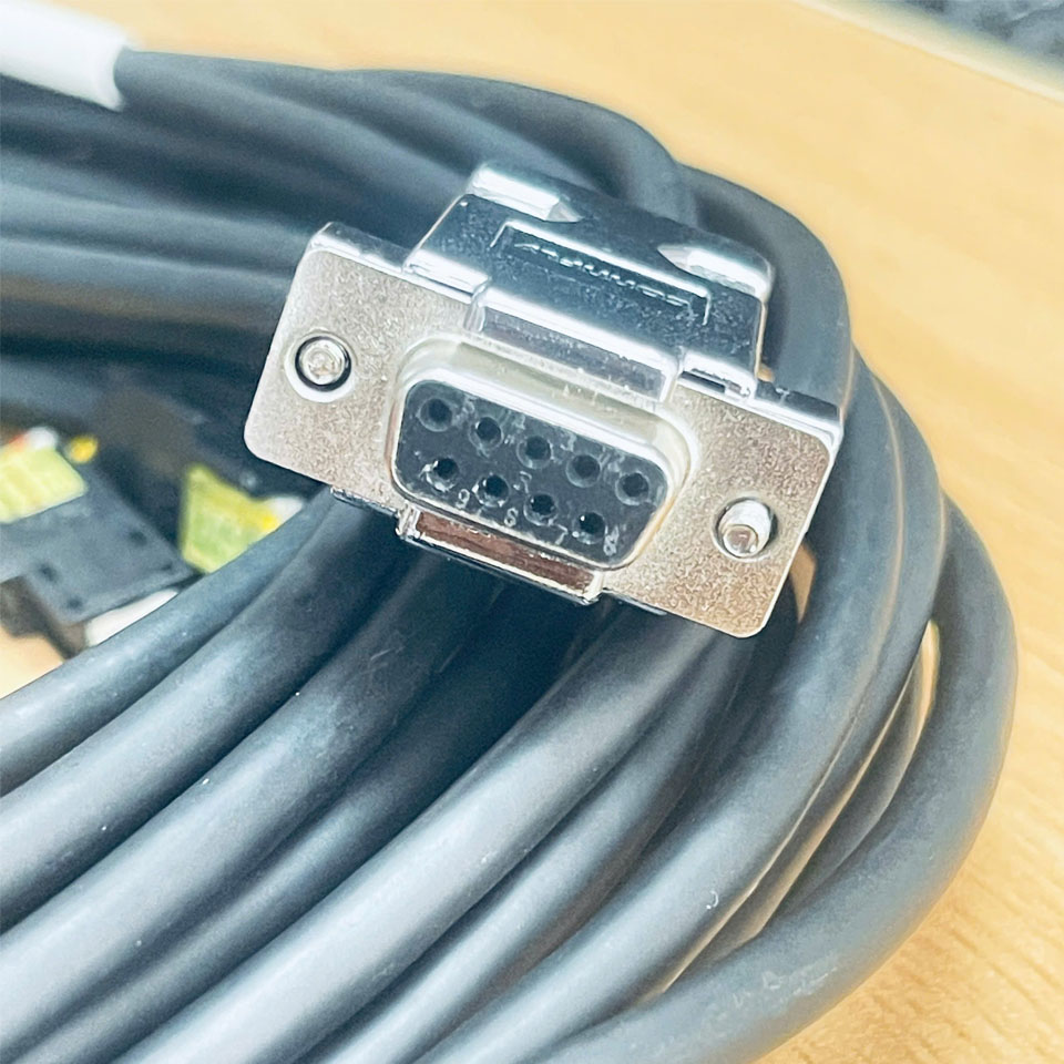 Cáp Kết Nối DB15 HD VGA 15 Pin Male to DB9 Female Metal Shell Connector CONNFLY Dài 10M Cable KAYANG E102671 24AWG For Lamf Sensor