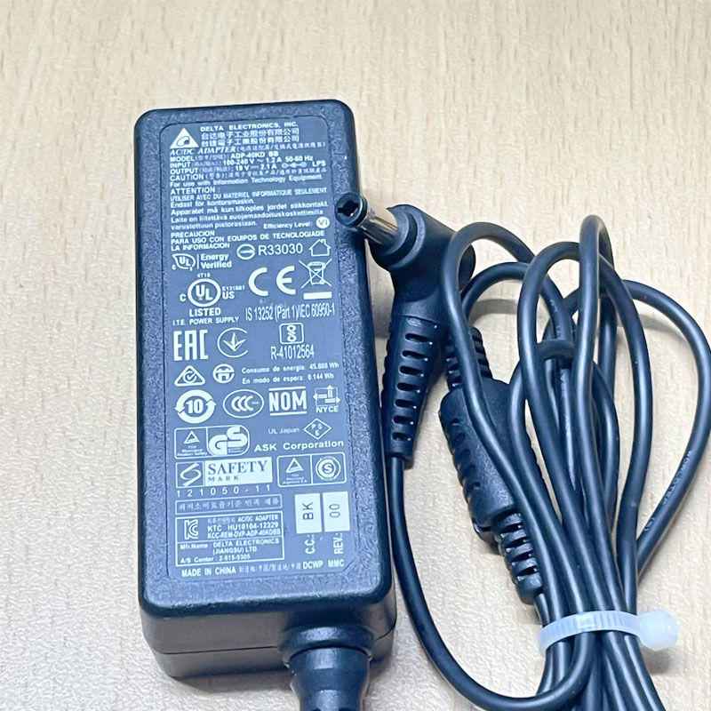 Adapter 19V 2.1A 40W DELTA ELECTRONICS INC ADP-40KD BB Connector Tip Size 5.5mm x 2.5mm