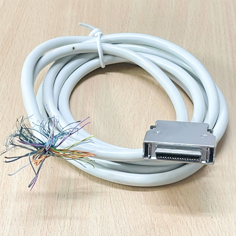 Cáp SCSI MDR 36 Pin Female t 36 Core TATSUTA with Latch Clip Dài 2M