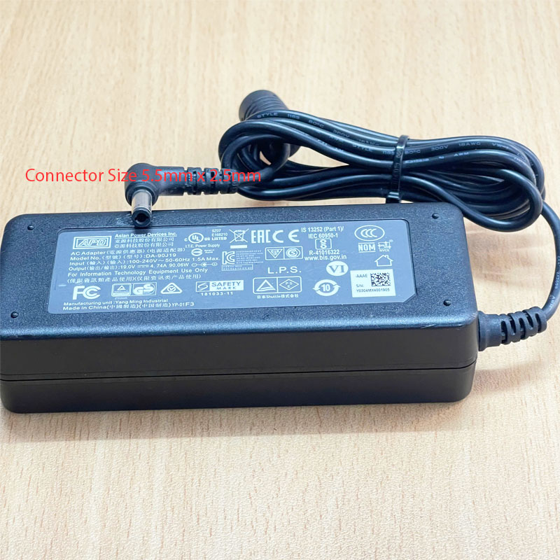 Adapter 19V 4.74A 90W APD DA-90J19 Connector Size 5.5mm x 2.5mm