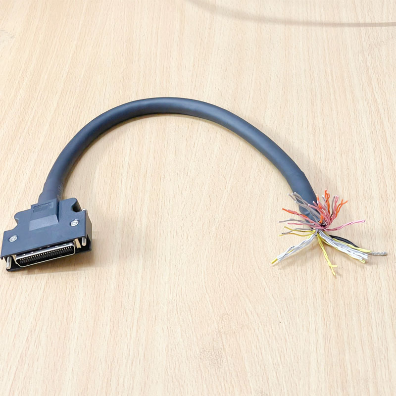 Cáp HPCN SCSI MDR 50 Pin Screw to 50 Core Open Straight Dài 40Cm