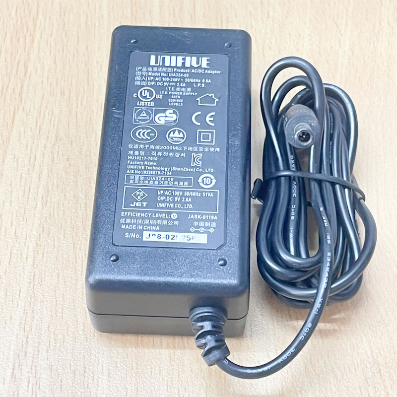 Adapter 9V 2.6A UNIFIVE UIA324-09 Connector Sixe 5.0mm x 3.0mm