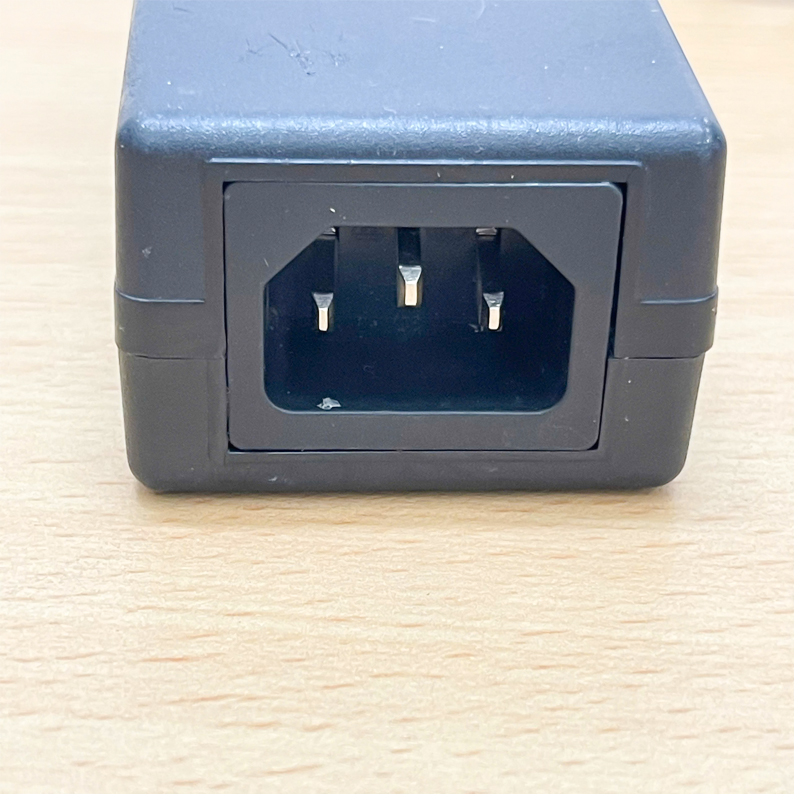 Chuyển nguồn Adapter 12V 3.5A Power Tech SW42-12003500-W  DC Size 5.5mm x 2.5mm