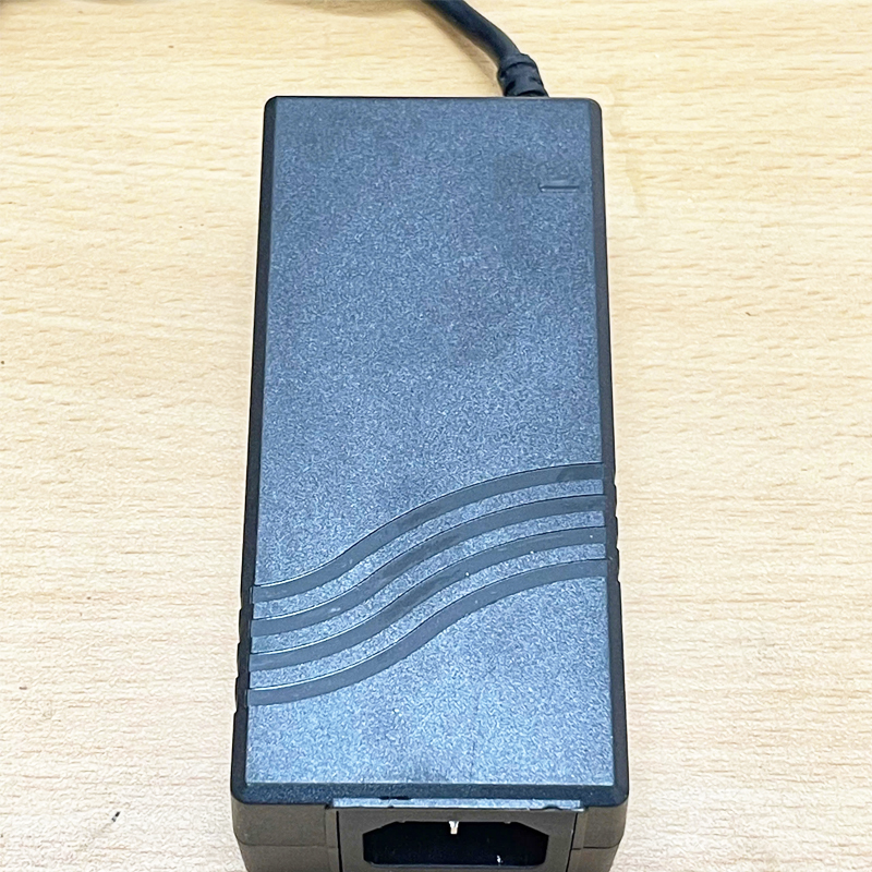 Chuyển nguồn 12V - 5.42A 65W XP Power VEC65US12 chân cắm 5.5mm x 2.5mm