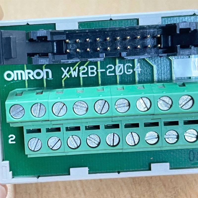 Cầu Đấu OMRON XW2B-20G4 IDC Connector 20 Pin Male Pitch 2.54mm Interface Terminal Block