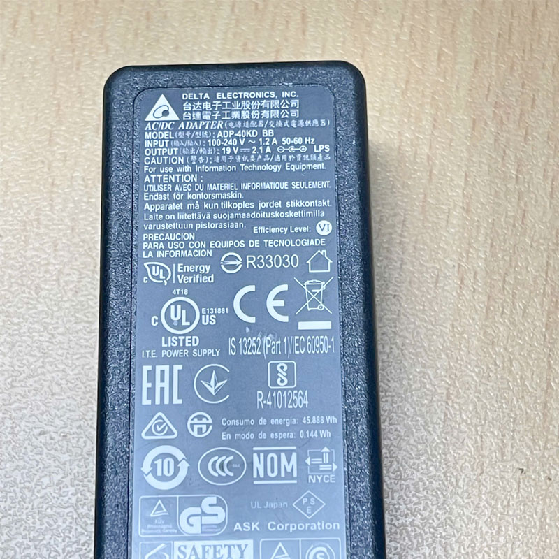 Adapter 19V 2.1A 40W DELTA ELECTRONICS INC ADP-40KD BB Connector Tip Size 5.5mm x 2.5mm