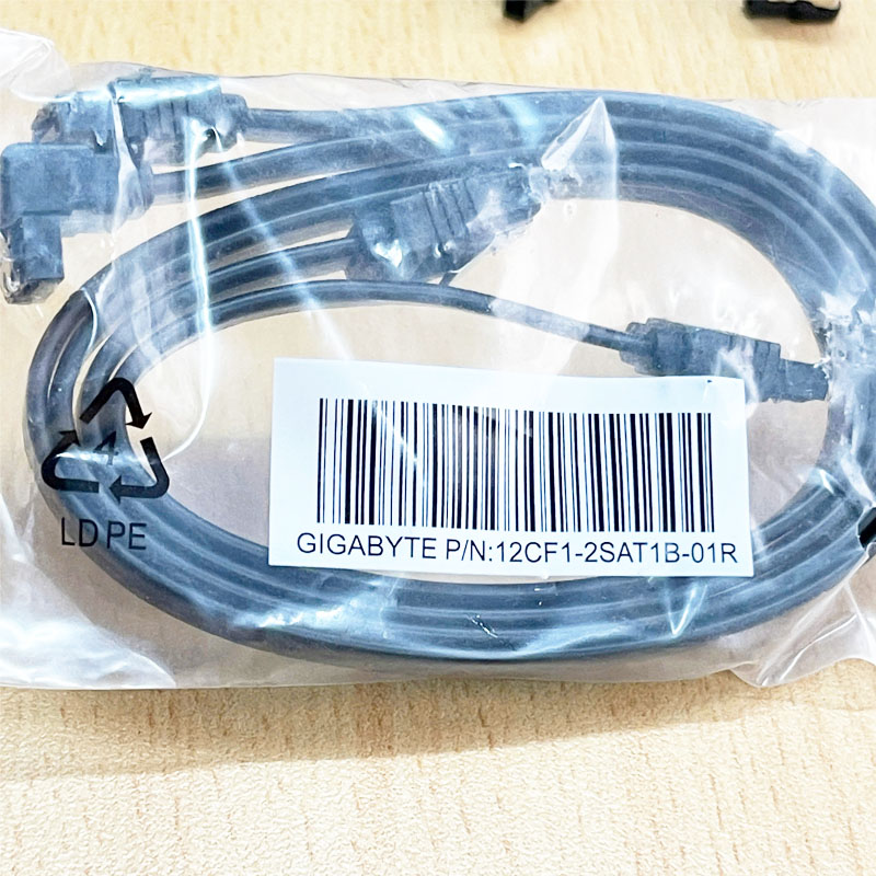 Bộ Dây Cáp Kết Nối Ổ Cứng SATA III 6BG/s GIGABYTE 12CF1-2SAT1B-0 1R