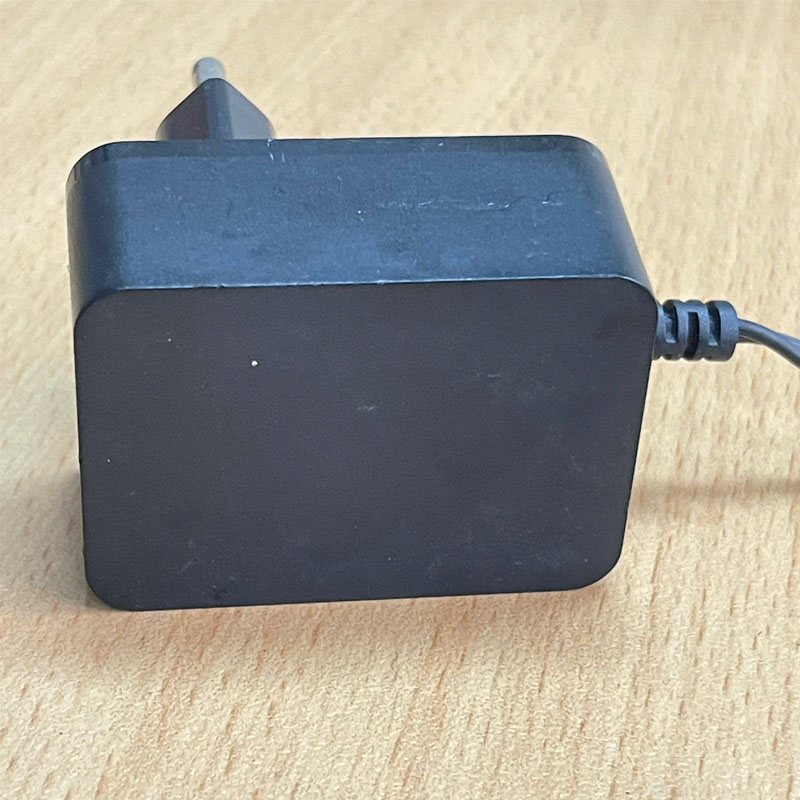 Adapter 5V 3A 15W AS1801A-0503000EU Chân Cắm Nguồn Điện 2 Chân Tròn Connector Size DC 5.5mm x 2.5mm