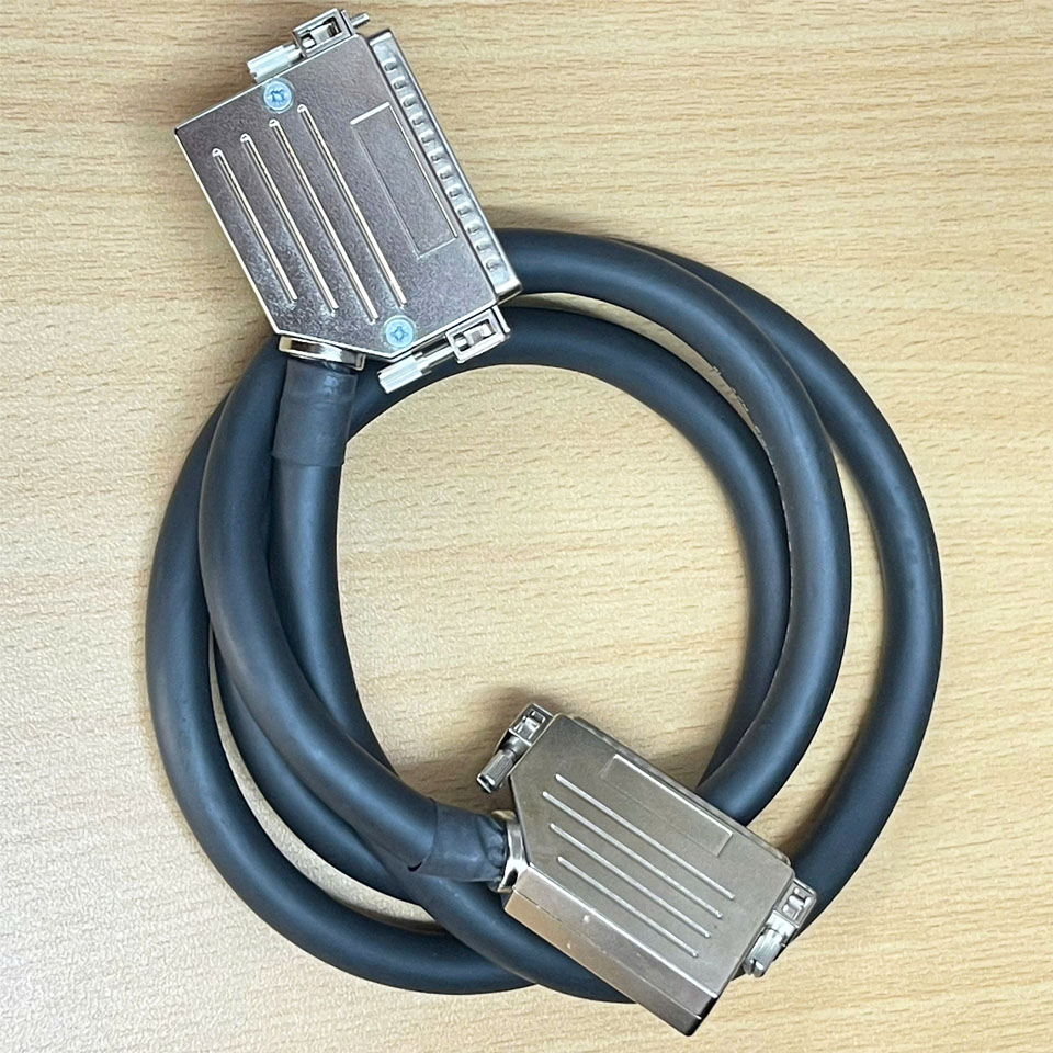 Cáp SCSI D-Sub DB37 Pin Male to Male Dài 1.5M Shielded Black OD 13mm with 45 Degree Metallized Niken