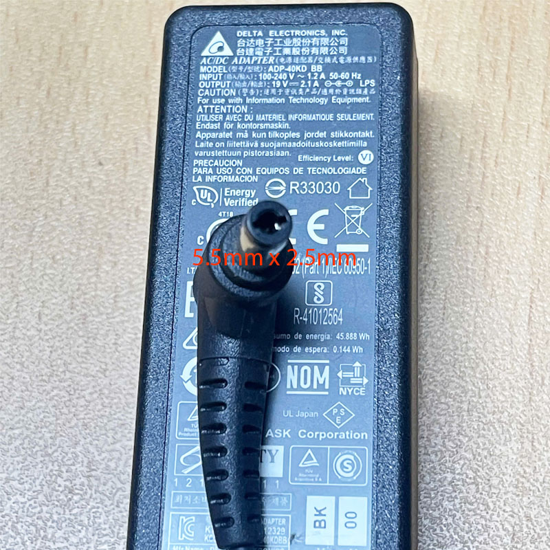 Adapter 19V 2.1A 40W DELTA ELECTRONICS INC ADP-40KD BB Connector Tip Size 5.5mm x 2.5mm
