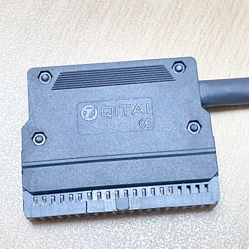 Cáp QITAI QX211-2-3000 Dài 3M CN1 IDC 34 Pin to CN2 IDC 40 Pin Pitch 2.54mm For PLC Keyence Kv Series