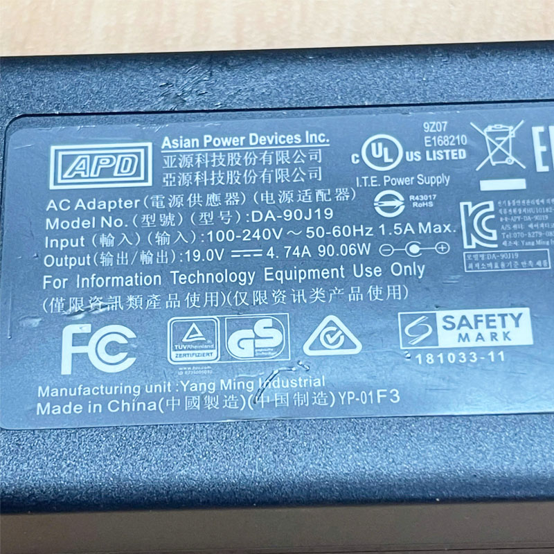 Adapter 19V 4.74A 90W APD DA-90J19 Connector Size 5.5mm x 2.5mm