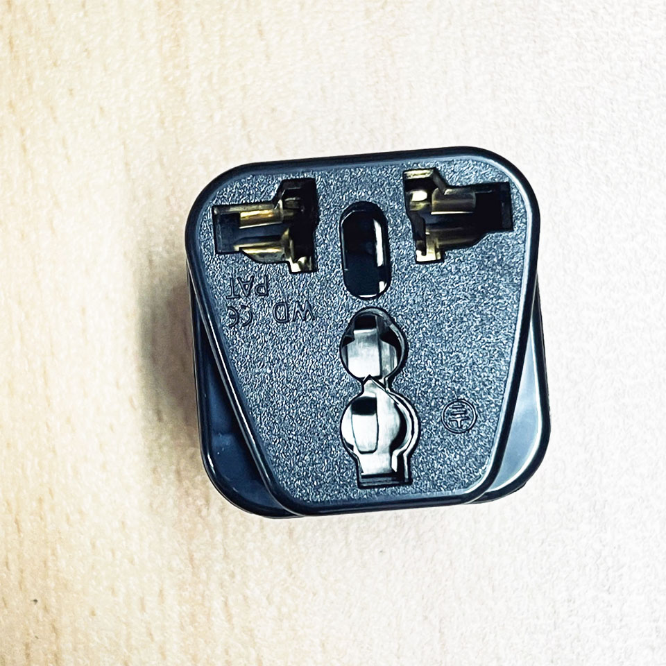 Rắc Chuyển Nguồn IEC C14 Male to Universal Female UK US Socket 125V 15A 250V 10A 800W Black Power Adapter Converter