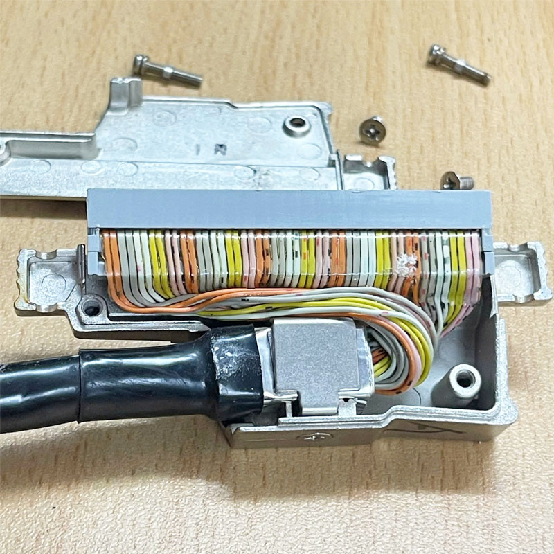 Đầu Jack 3M 3779 50-Way IDC Connector Socket 50 Pin IDC Female Pitch 2.54mm Plug Socket Metal Shell Kit 2-Row 90 Degrees 3M 50-Way IDC Connector Socket For Cable Flat Ribbon 50 Pin 63.5mm Width Mount 2-Row