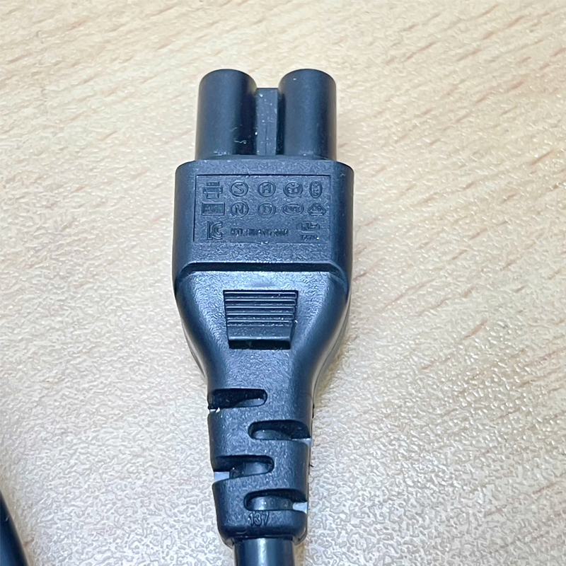 Dây nguồn I-SHENG SP-023 chuẩn 2 chân tròn sang C5  C5 2.5A 250V 3x0.75mm²