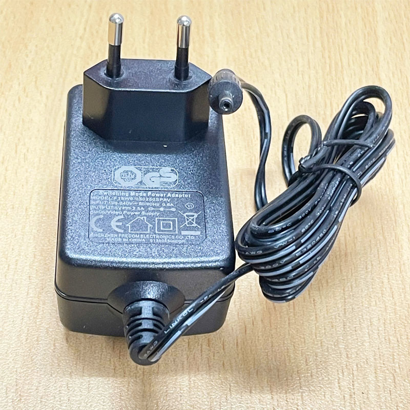 Chuyển Nguồn Adapter 5V 2.5A F18W6-050250SPAV Connector DC Size Tip 3.5mm x 1.35mm Dây Dài 1.5M